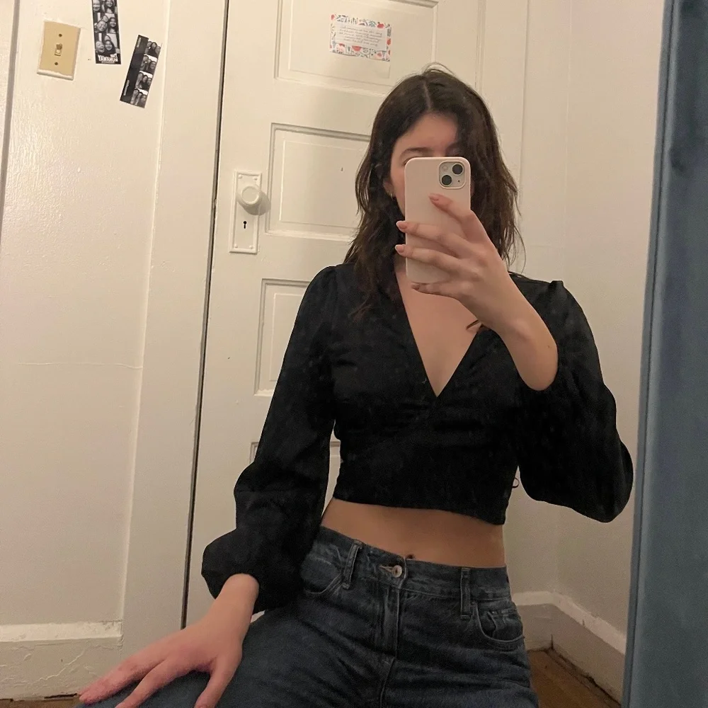 Abercrombie and Fitch Black Tie Back Top - Picture 1 of 5
